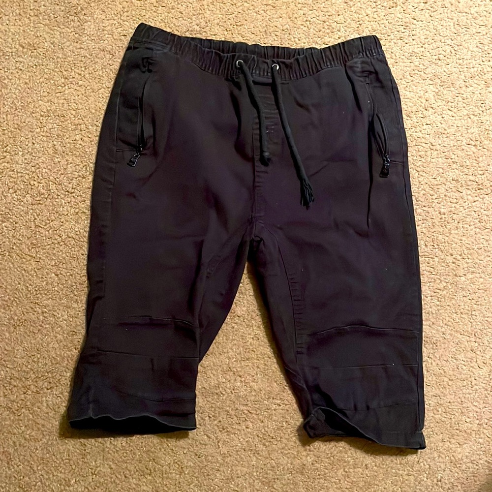 Mens black shorts size large.good condition